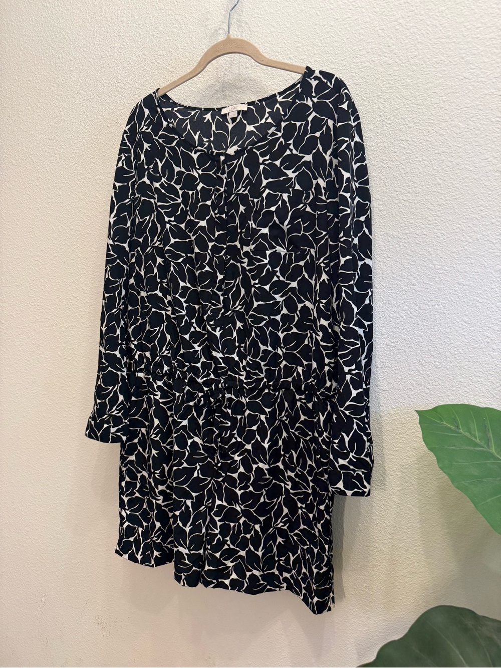 LOFT Black & White Floral Romper | Size 12 - Picture 3 of 11